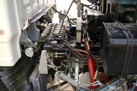 江铃底盘&nbsp;扫路车底盘图片