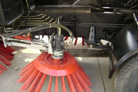 江铃底盘&nbsp;扫路车底盘图片