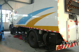 东风商用车底盘&nbsp;扫路车上装图片