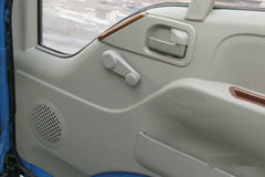 小解放498 109马力 3.8米排半厢式轻卡