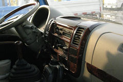 小解放498 109马力 3.8米排半厢式轻卡