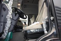 雷诺 Premium 380 DXi系列重卡 380马力 6X2 牵引车(中提升桥)
