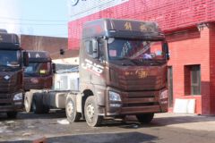 青岛解放 JH6重卡 领航版 北方款 460马力 8X4 9.4米载货车底盘(CA1320P25K2L7T4BE5A80)