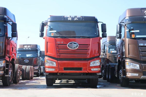 一汽解放J6P 领航版8X4 锡柴 560马力 7.4米