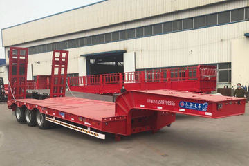 东华 13.75米低平板半挂车