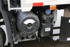 东风商用车 天锦KR 230马力 4X2 9.75米厢式载货车(国六)(高顶)(DFH5180XXYE8)