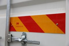 东风商用车 天锦KR 230马力 4X2 9.75米厢式载货车(国六)(高顶)(DFH5180XXYE8)