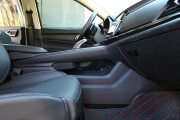 ���� ��9 2019�� ������ 2.0T���� 220���� 8���Զ� ���� ˫��SUV������Ƥ��ͼƬ