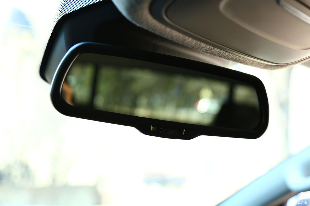 ���� ��9 2019�� ������ 2.0T���� 220���� 8���Զ� ���� ˫��SUV������Ƥ����ʻ��                                               