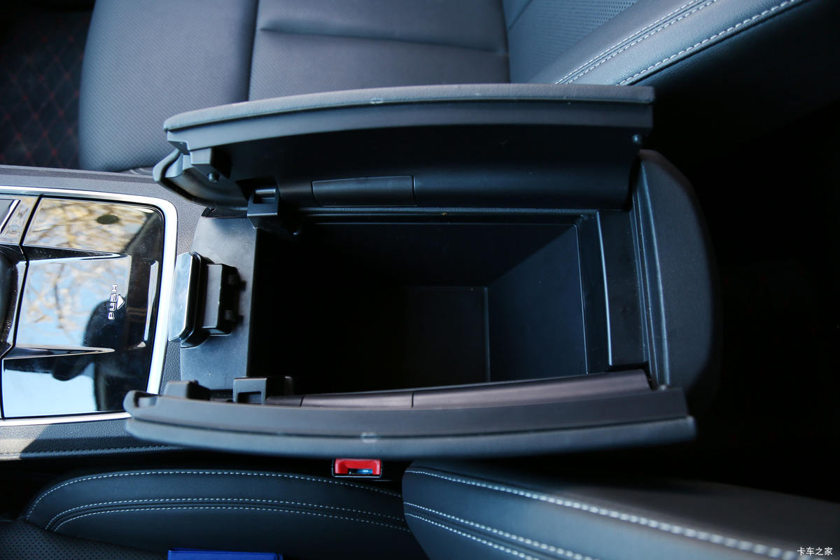 ���� ��9 2019�� ������ 2.0T���� 220���� 8���Զ� ���� ˫��SUV������Ƥ����ʻ��                                               