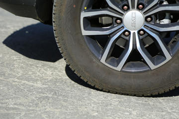 ���� ��9 2019�� ������ 2.0T���� 220���� 8���Զ� ���� ˫��SUV������Ƥ��ͼƬ