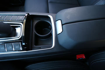 ���� ��9 2019�� ������ 2.0T���� 220���� 8���Զ� ���� ˫��SUV������Ƥ��ͼƬ