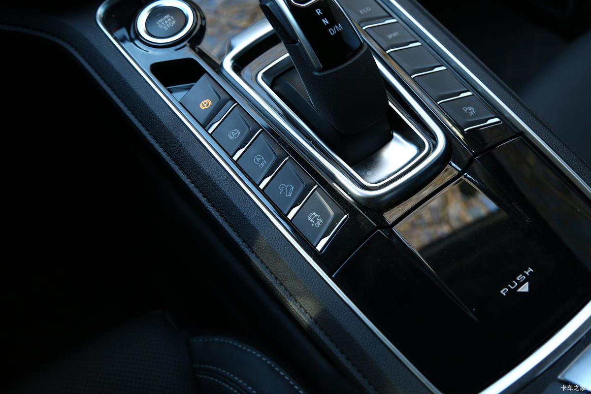 ���� ��9 2019�� ������ 2.0T���� 220���� 8���Զ� ���� ˫��SUV������Ƥ����ʻ��                                               