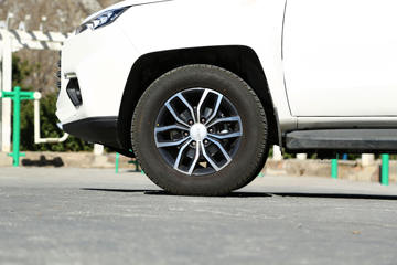 ���� ��9 2019�� ������ 2.0T���� 220���� 8���Զ� ���� ˫��SUV������Ƥ��ͼƬ