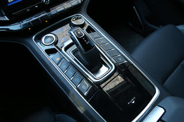 ���� ��9 2019�� ������ 2.0T���� 220���� 8���Զ� ���� ˫��SUV������Ƥ��ͼƬ