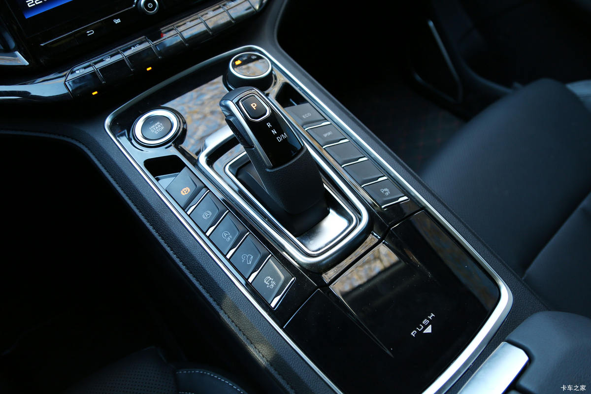 ���� ��9 2019�� ������ 2.0T���� 220���� 8���Զ� ���� ˫��SUV������Ƥ����ʻ��                                               