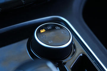 ���� ��9 2019�� ������ 2.0T���� 220���� 8���Զ� ���� ˫��SUV������Ƥ��ͼƬ