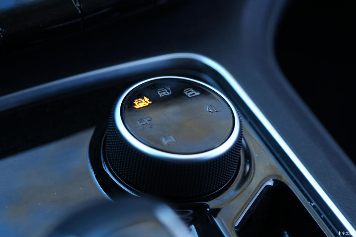 ���� ��9 2019�� ������ 2.0T���� 220���� 8���Զ� ���� ˫��SUV������Ƥ����ʻ��                                               