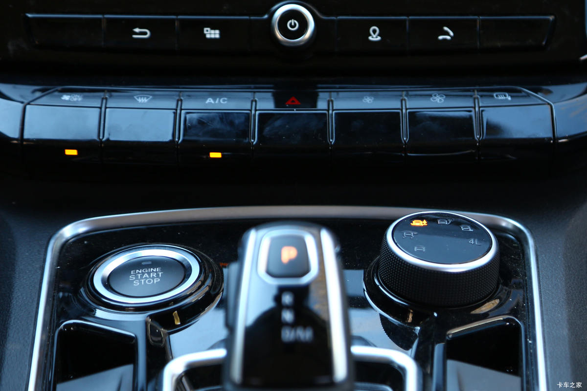 ���� ��9 2019�� ������ 2.0T���� 220���� 8���Զ� ���� ˫��SUV������Ƥ����ʻ��                                               