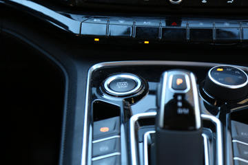 ���� ��9 2019�� ������ 2.0T���� 220���� 8���Զ� ���� ˫��SUV������Ƥ��ͼƬ