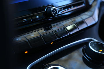 ���� ��9 2019�� ������ 2.0T���� 220���� 8���Զ� ���� ˫��SUV������Ƥ��ͼƬ