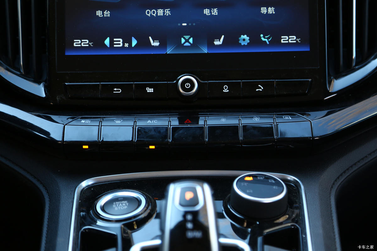 ���� ��9 2019�� ������ 2.0T���� 220���� 8���Զ� ���� ˫��SUV������Ƥ����ʻ��                                               