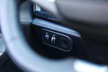 ���� ��9 2019�� ������ 2.0T���� 220���� 8���Զ� ���� ˫��SUV������Ƥ��ͼƬ