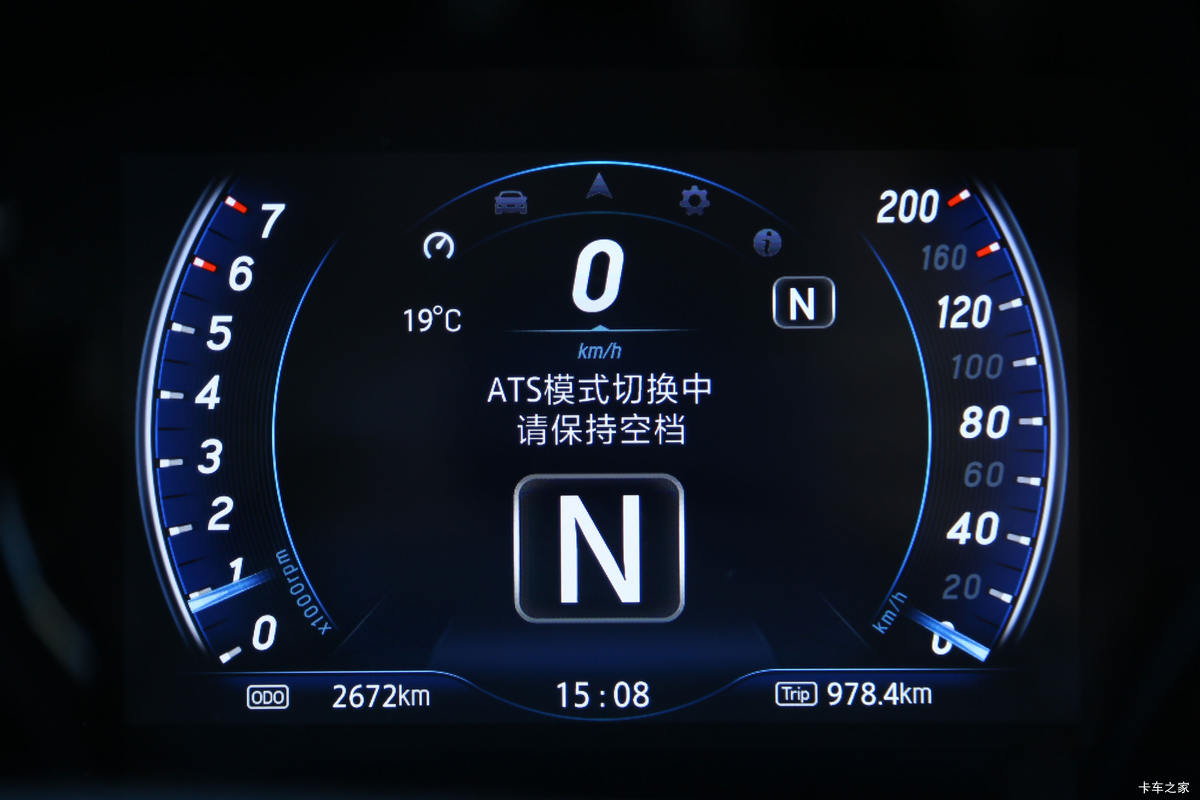 ���� ��9 2019�� ������ 2.0T���� 220���� 8���Զ� ���� ˫��SUV������Ƥ����ʻ��                                               