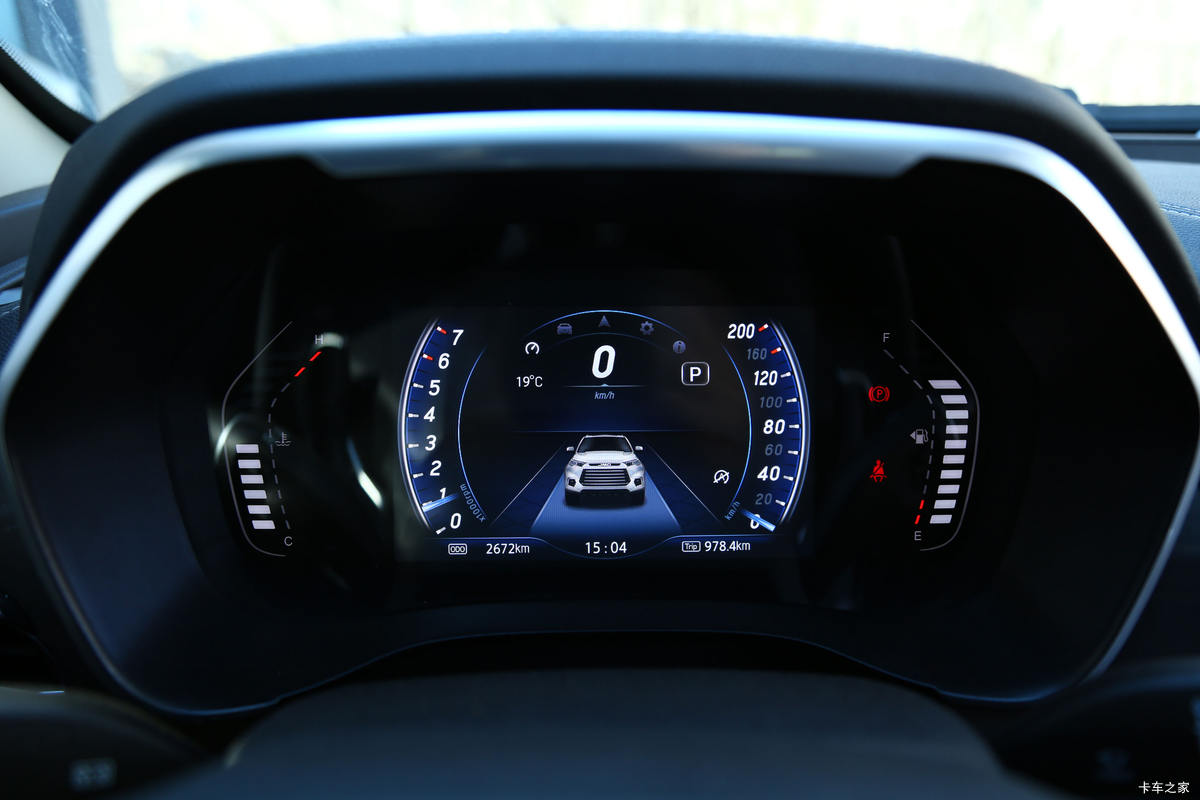 ���� ��9 2019�� ������ 2.0T���� 220���� 8���Զ� ���� ˫��SUV������Ƥ����ʻ��                                               