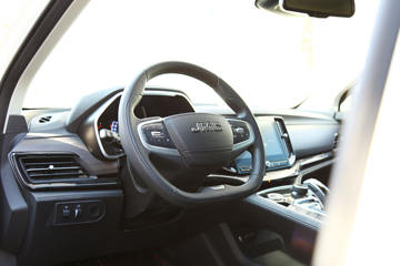 ���� ��9 2019�� ������ 2.0T���� 220���� 8���Զ� ���� ˫��SUV������Ƥ��ͼƬ