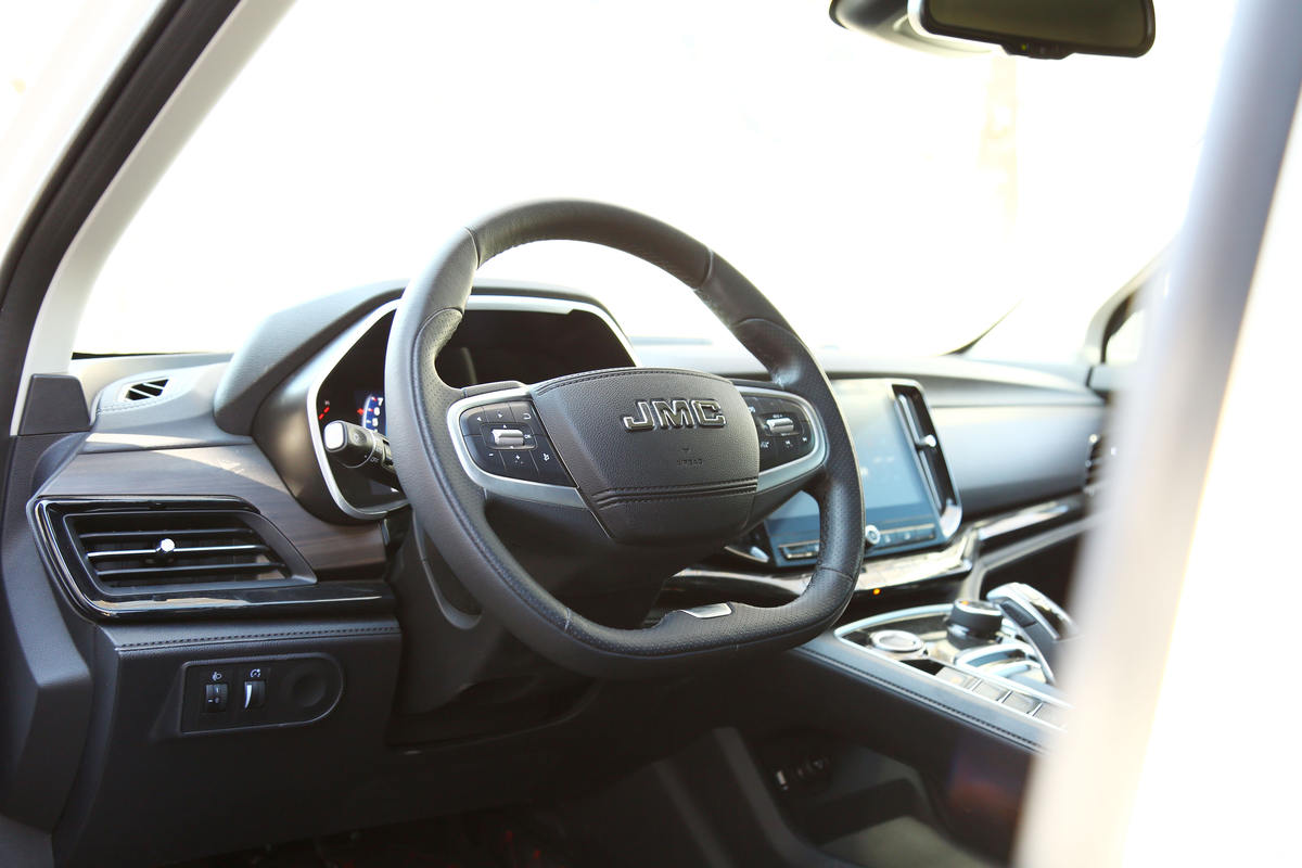 ���� ��9 2019�� ������ 2.0T���� 220���� 8���Զ� ���� ˫��SUV������Ƥ����ʻ��                                               