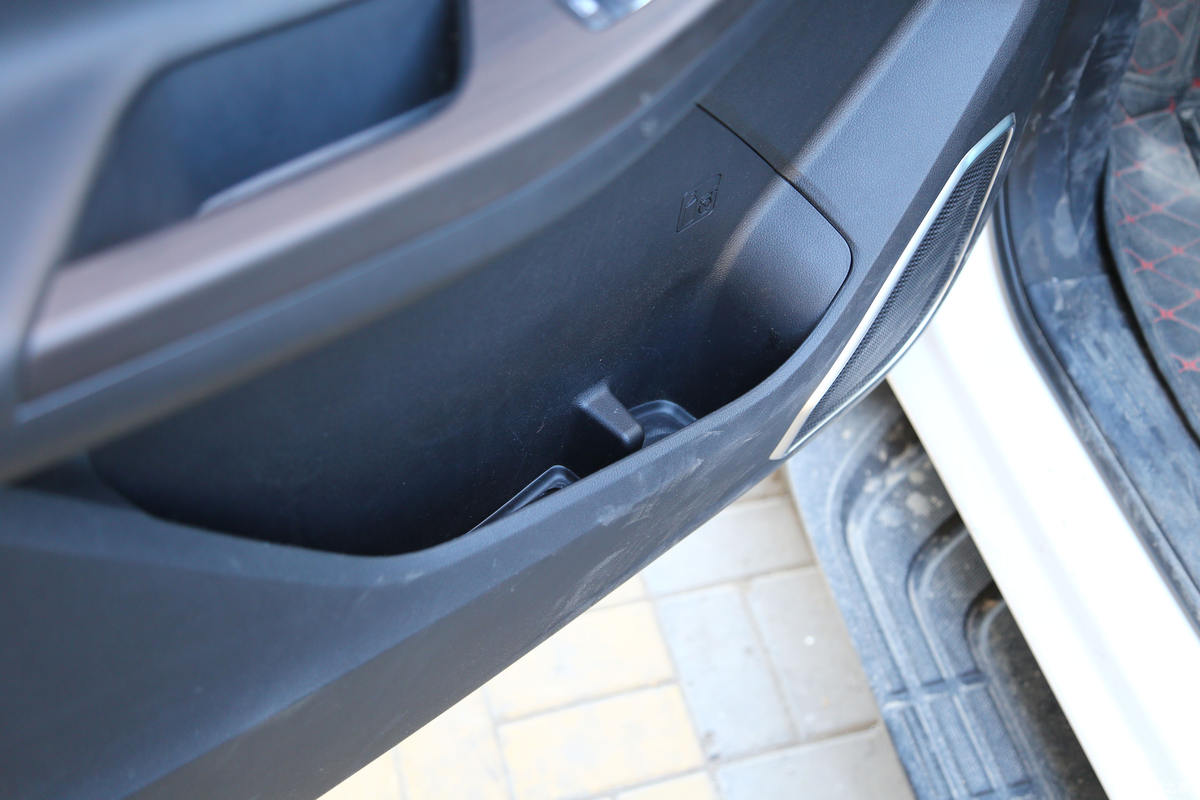 ���� ��9 2019�� ������ 2.0T���� 220���� 8���Զ� ���� ˫��SUV������Ƥ����ʻ��                                               