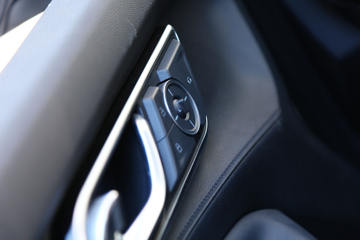 ���� ��9 2019�� ������ 2.0T���� 220���� 8���Զ� ���� ˫��SUV������Ƥ��ͼƬ