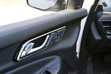 ���� ��9 2019�� ������ 2.0T���� 220���� 8���Զ� ���� ˫��SUV������Ƥ��ͼƬ