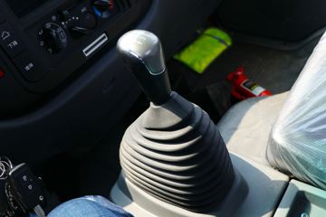 ���� ����HM3 130���� 4X2 4.16����ж��(����)(KMC3042HA330DP6)ͼƬ