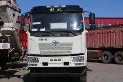 一汽解放 J6L 轻量化版 320马力 8X4 7.3方混凝土搅拌车(凌宇牌)(CLY5315GJB29E5)