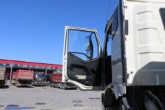 一汽解放 J6L 轻量化版 320马力 8X4 7.3方混凝土搅拌车(凌宇牌)(CLY5315GJB29E5)