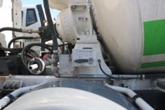 一汽解放 J6L 轻量化版 320马力 8X4 7.3方混凝土搅拌车(凌宇牌)(CLY5315GJB29E5)