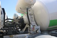 一汽解放 J6L 轻量化版 320马力 8X4 7.3方混凝土搅拌车(凌宇牌)(CLY5315GJB29E5)