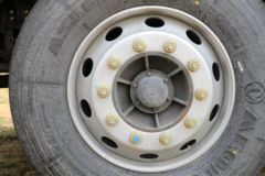 东风商用车 天锦KR 230马力 4X2 8米厢式载货车(国六)(高顶)(DFH5180XXYE8)