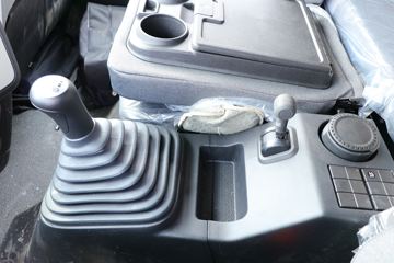 �������ó� ���KR 190���� 4X2 8����ʽ�ػ���(����)(�߶�)ͼƬ