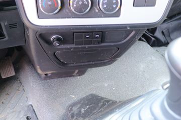 �������ó� ���KR 190���� 4X2 8����ʽ�ػ���(����)(�߶�)ͼƬ