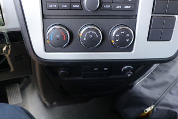 �������ó� ���KR 190���� 4X2 8����ʽ�ػ���(����)(�߶�)ͼƬ