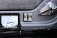 东风商用车 天龙KL重卡 300马力 6X2 9.4米厢式载货车