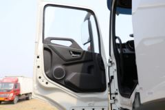 东风商用车 天龙KL重卡 300马力 6X2 9.4米厢式载货车