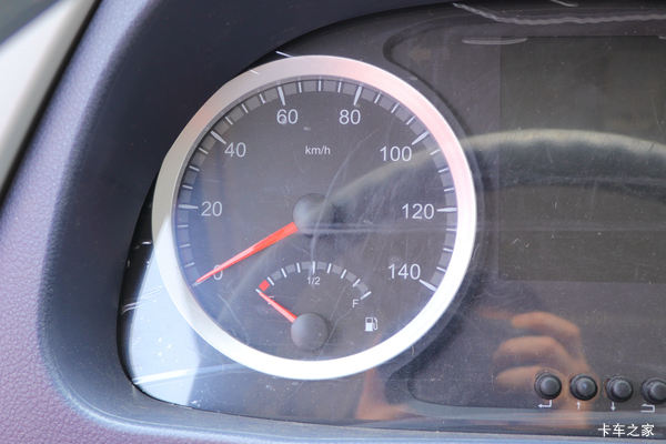 �������񶫷����� ���VR 185���� 4X2 6.75�ײ�դ