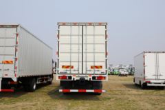 东风商用车 天龙KL重卡 300马力 6X2 9.4米厢式载货车