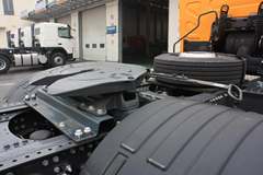 雷诺 Premium 380 DXi系列重卡 380马力 6X2 牵引车(后提升桥)