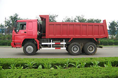 中国重汽 HOWO重卡 300马力 6X6 5.17米自卸车(ZZ3257N3857C1/T2WA)
