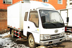 小解放498 109马力 3.8米排半厢式轻卡